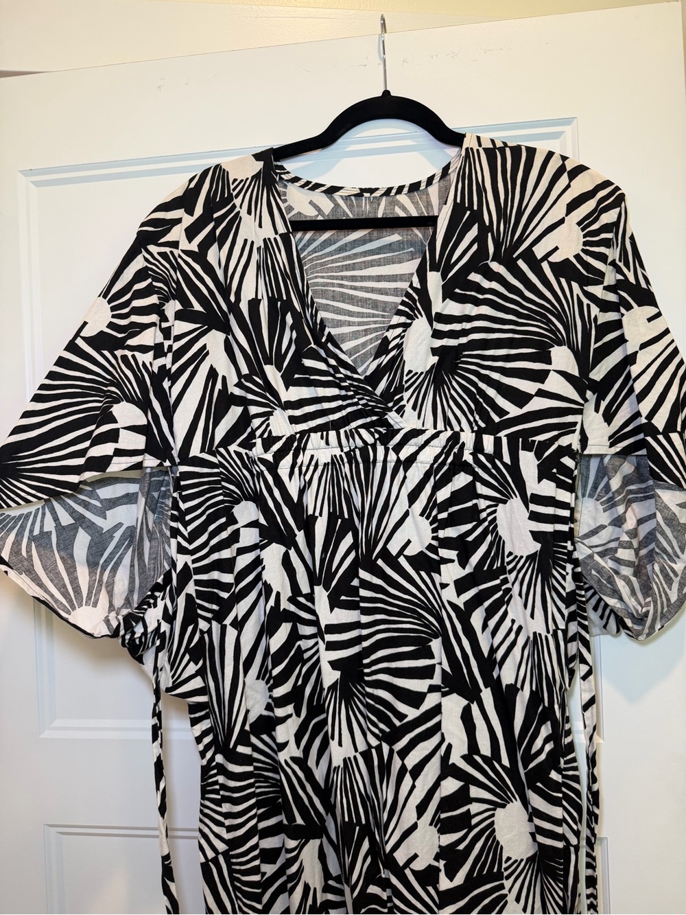 Vintage Black & White tiki caftan/dress - Picture 2 of 3
